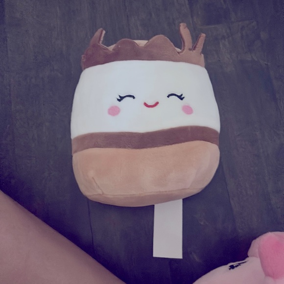 So this is a squish mellow it’s brand new. I’m looking to get around 7 to 9 $ - Picture 1 of 2